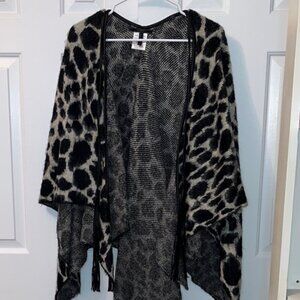MaxSport Open Front‎ Sweater Poncho Black Print Faux Leather Tassel Size S/M